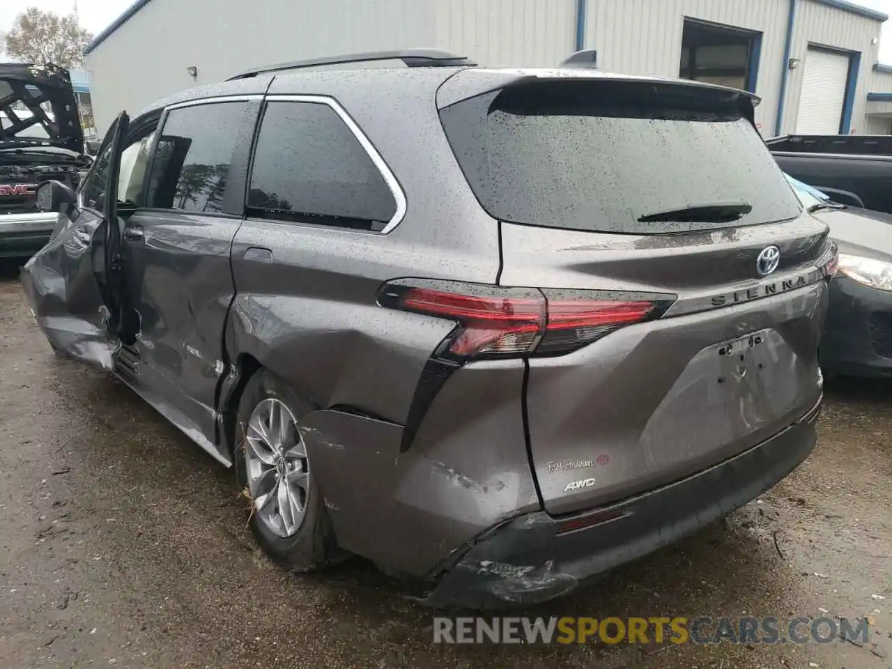 3 Photograph of a damaged car 5TDBSKFC6MS022426 TOYOTA SIENNA 2021