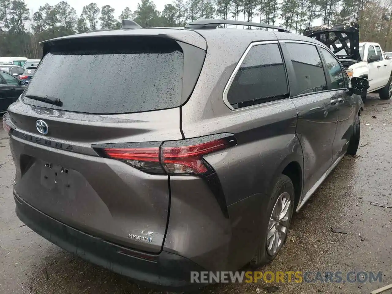 4 Photograph of a damaged car 5TDBSKFC6MS022426 TOYOTA SIENNA 2021