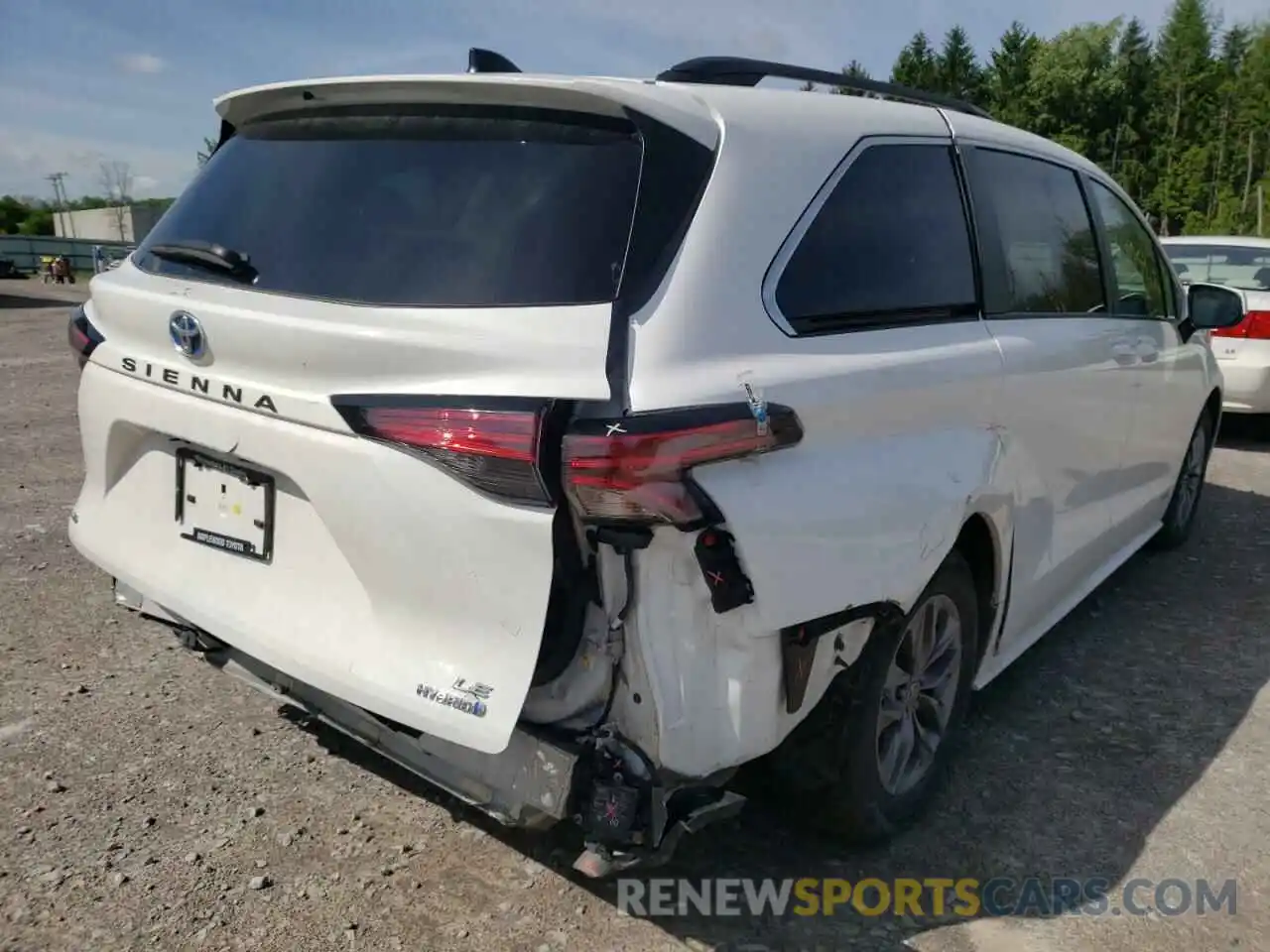 4 Photograph of a damaged car 5TDBSKFC6MS022538 TOYOTA SIENNA 2021