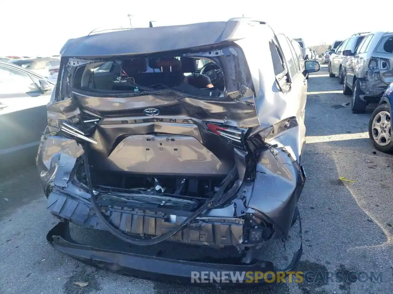 9 Photograph of a damaged car 5TDBSKFC7MS013413 TOYOTA SIENNA 2021