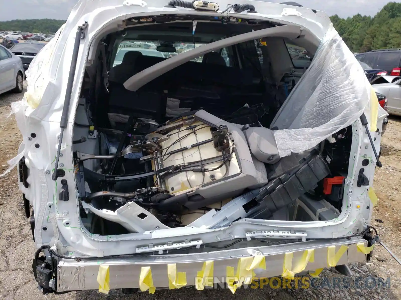 9 Photograph of a damaged car 5TDBSKFC8MS020449 TOYOTA SIENNA 2021