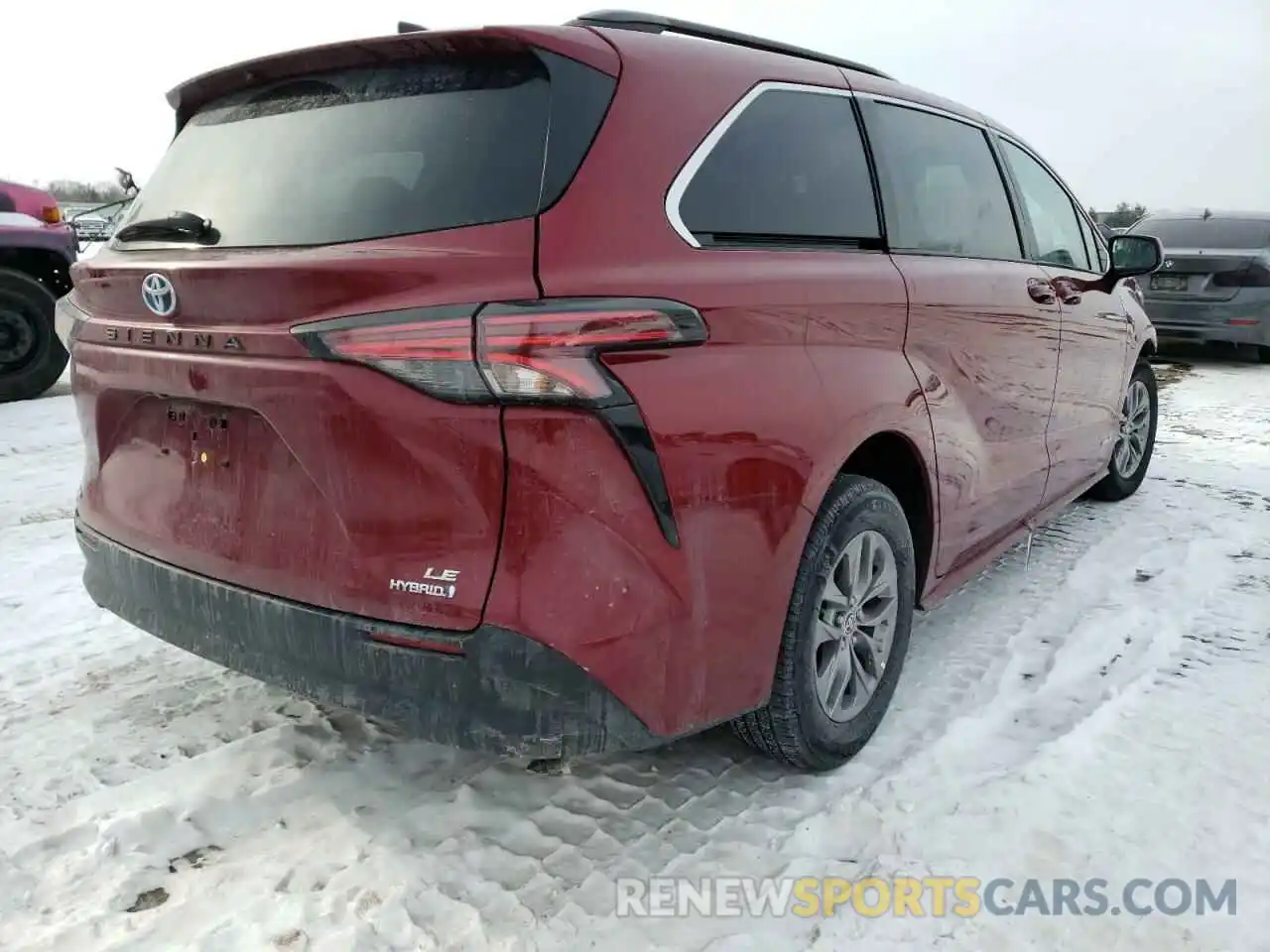 4 Photograph of a damaged car 5TDBSKFC8MS022024 TOYOTA SIENNA 2021