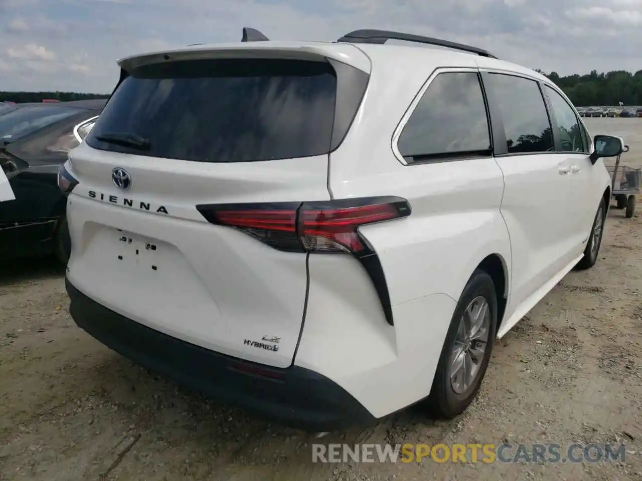 4 Photograph of a damaged car 5TDBSKFCXMS020209 TOYOTA SIENNA 2021