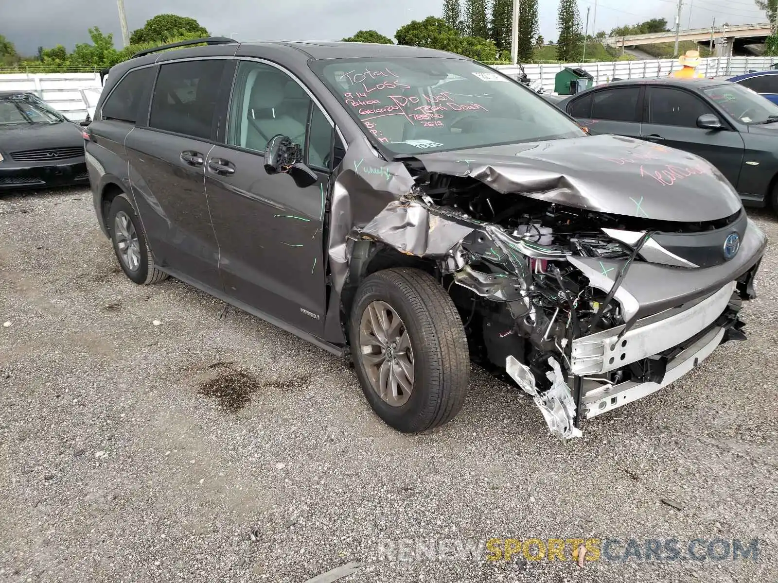 1 Photograph of a damaged car 5TDBSKFCXMS020615 TOYOTA SIENNA 2021