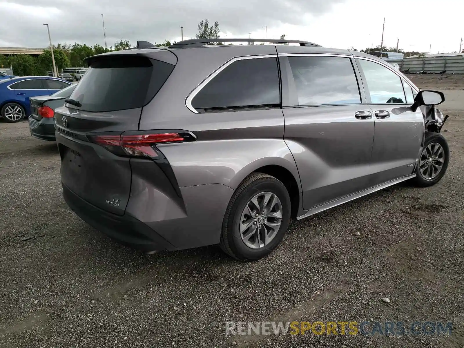 4 Photograph of a damaged car 5TDBSKFCXMS020615 TOYOTA SIENNA 2021