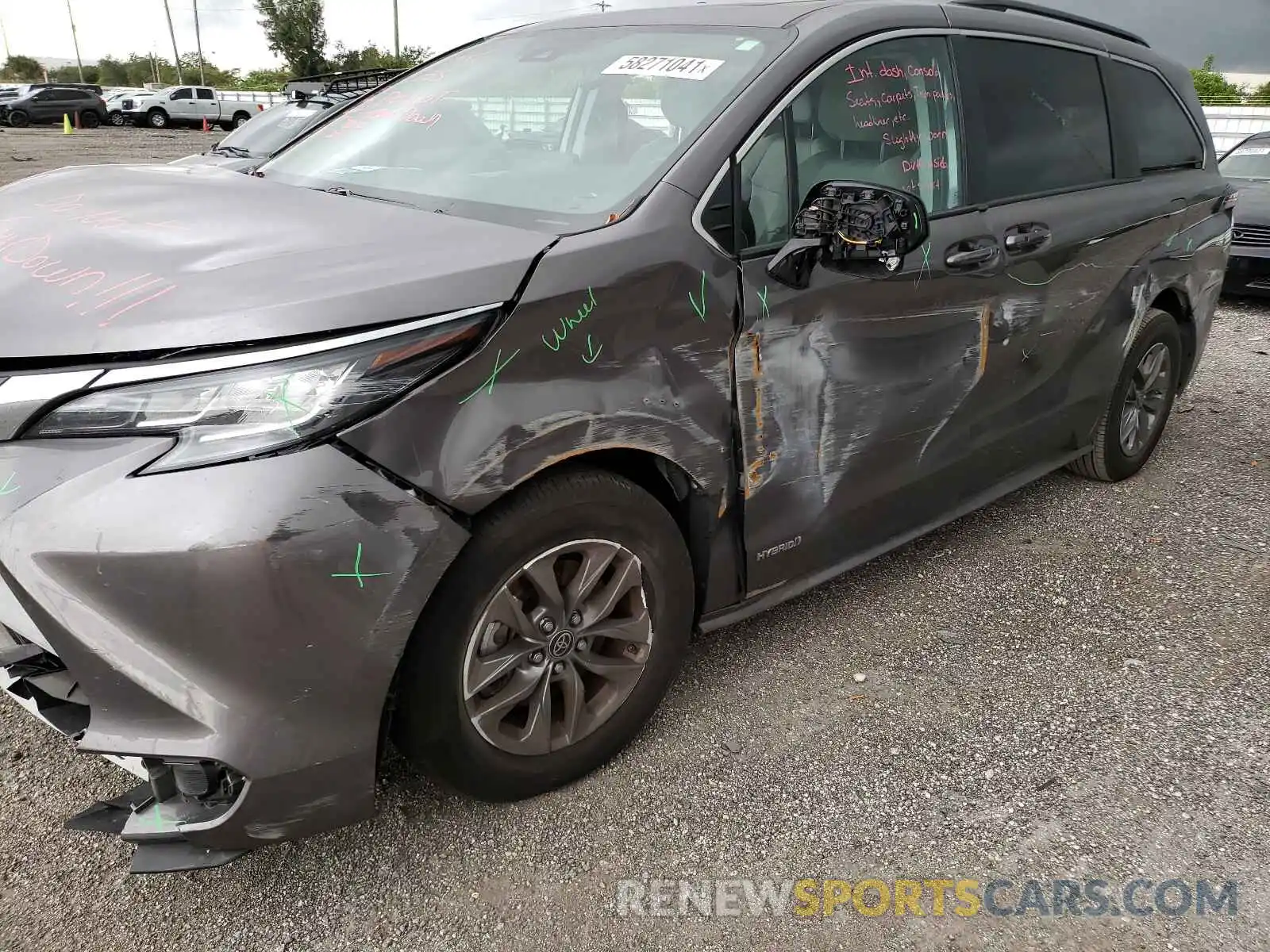 9 Photograph of a damaged car 5TDBSKFCXMS020615 TOYOTA SIENNA 2021