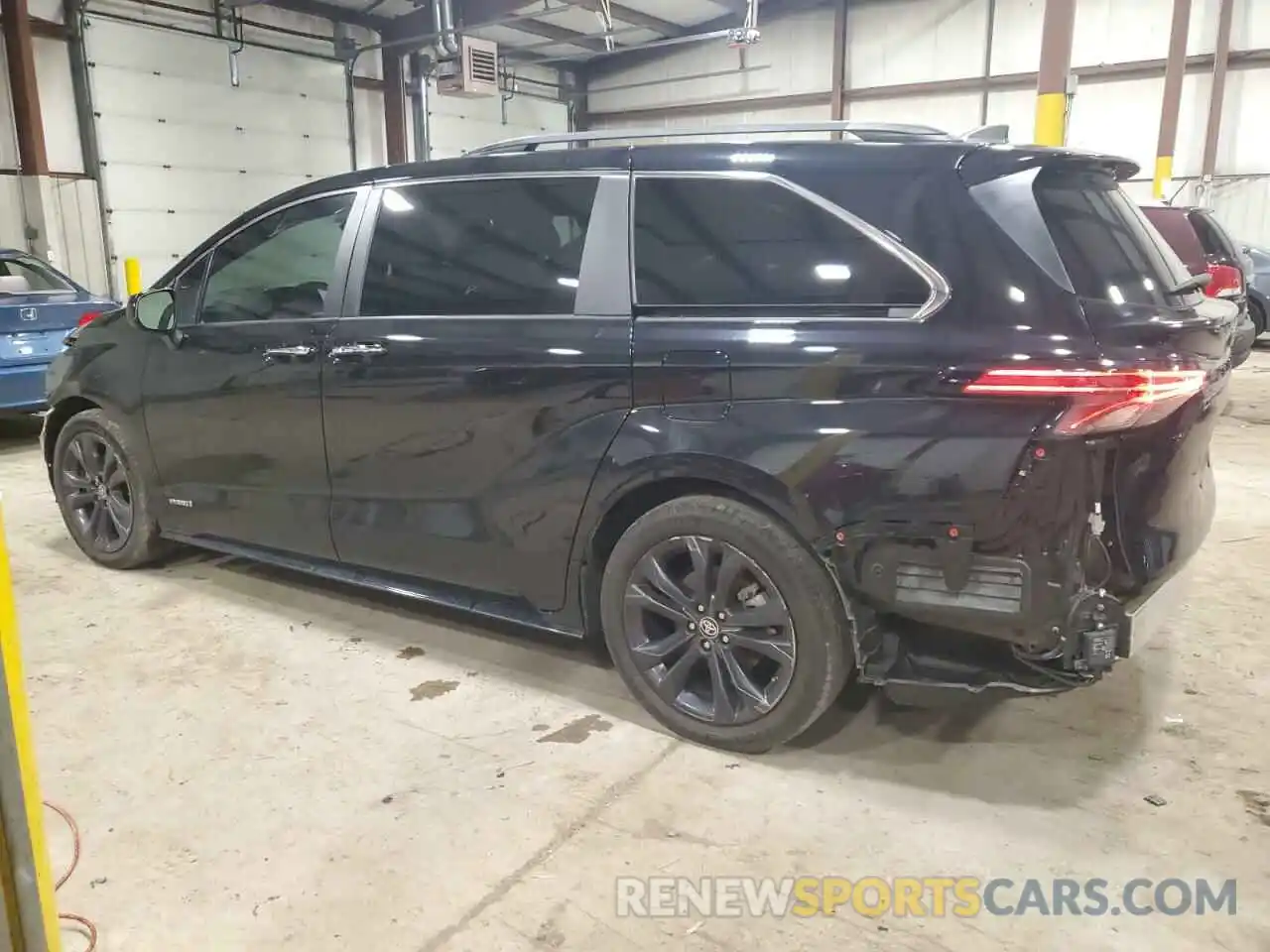 2 Photograph of a damaged car 5TDDRKEC2MS005869 TOYOTA SIENNA 2021