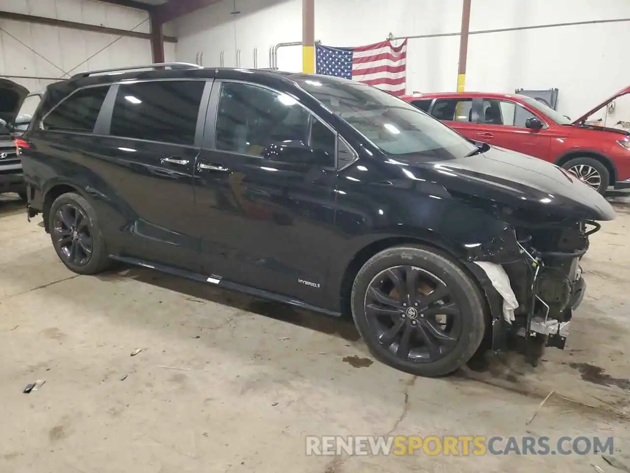 4 Photograph of a damaged car 5TDDRKEC2MS005869 TOYOTA SIENNA 2021