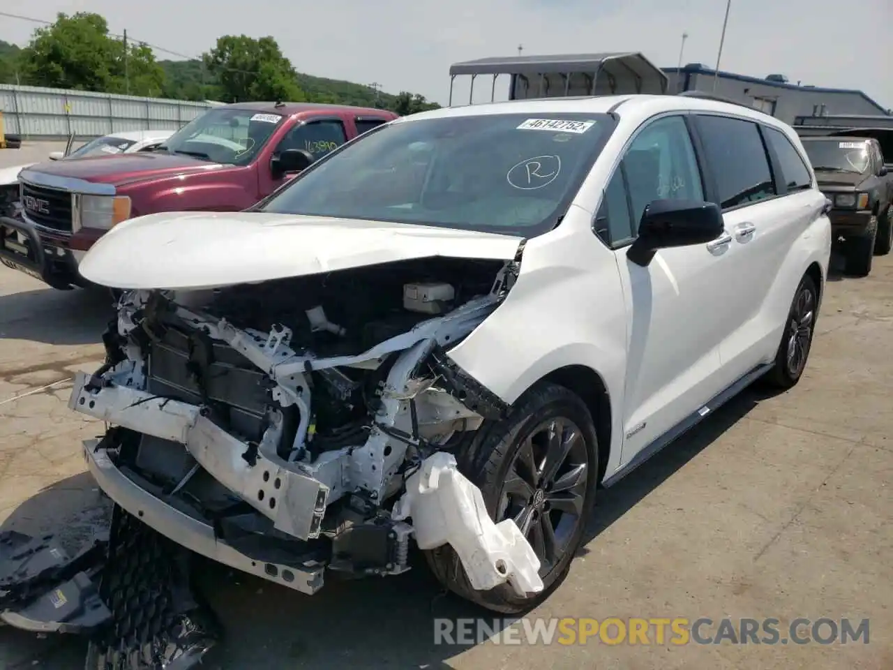 2 Photograph of a damaged car 5TDDRKEC2MS008917 TOYOTA SIENNA 2021