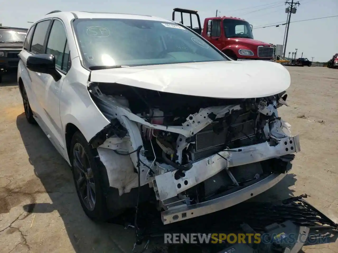 9 Photograph of a damaged car 5TDDRKEC2MS008917 TOYOTA SIENNA 2021