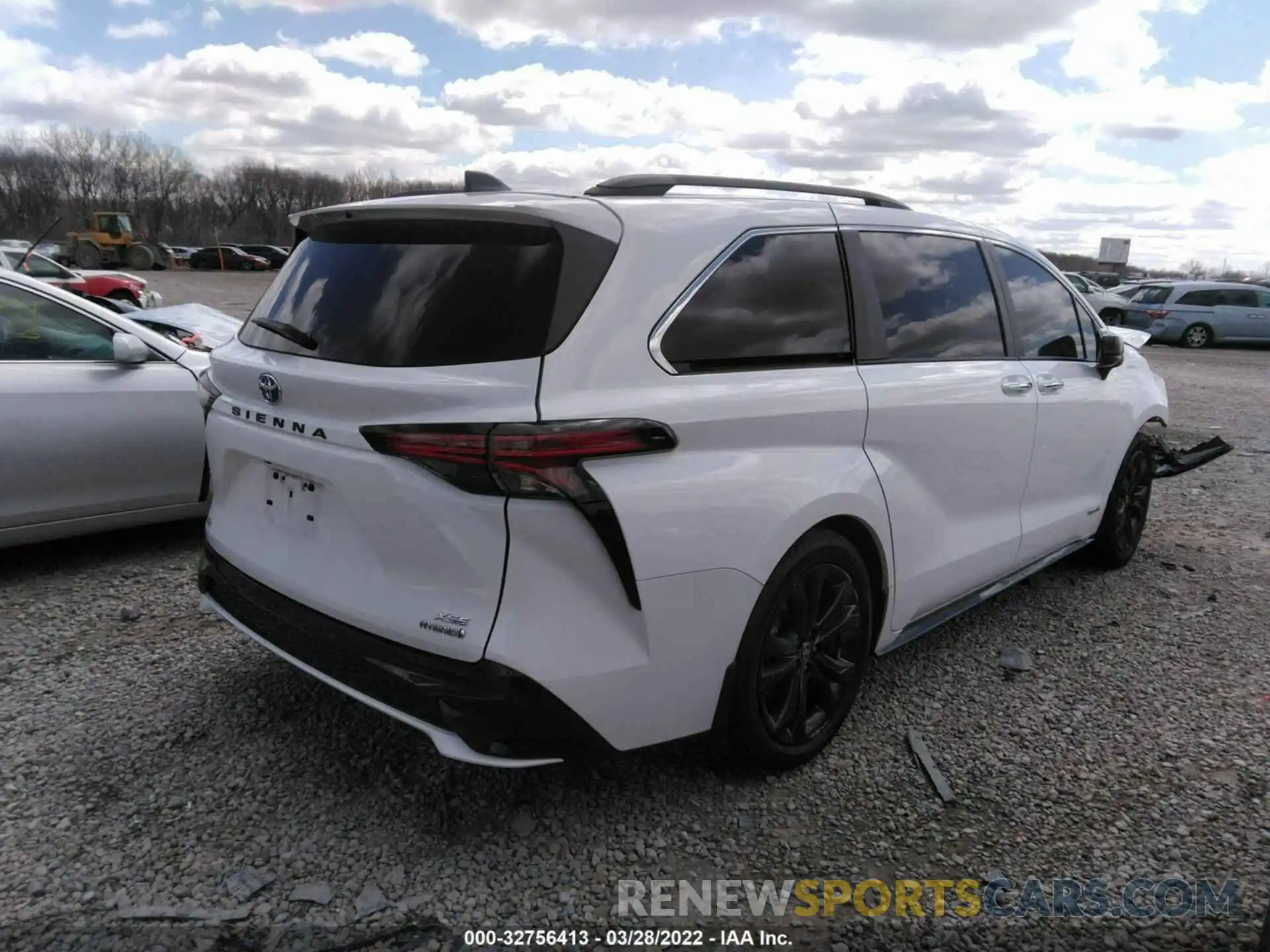 4 Photograph of a damaged car 5TDDRKEC3MS026083 TOYOTA SIENNA 2021