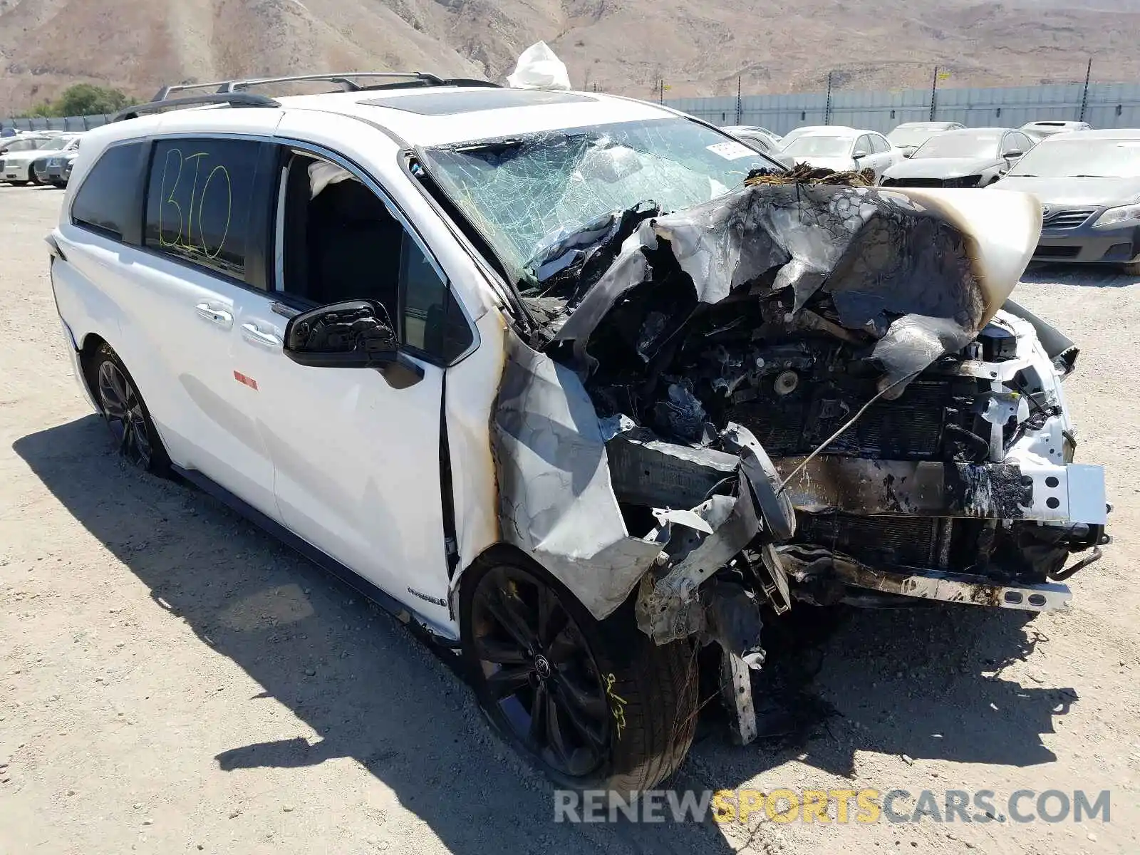 1 Photograph of a damaged car 5TDDRKEC3MS037035 TOYOTA SIENNA 2021