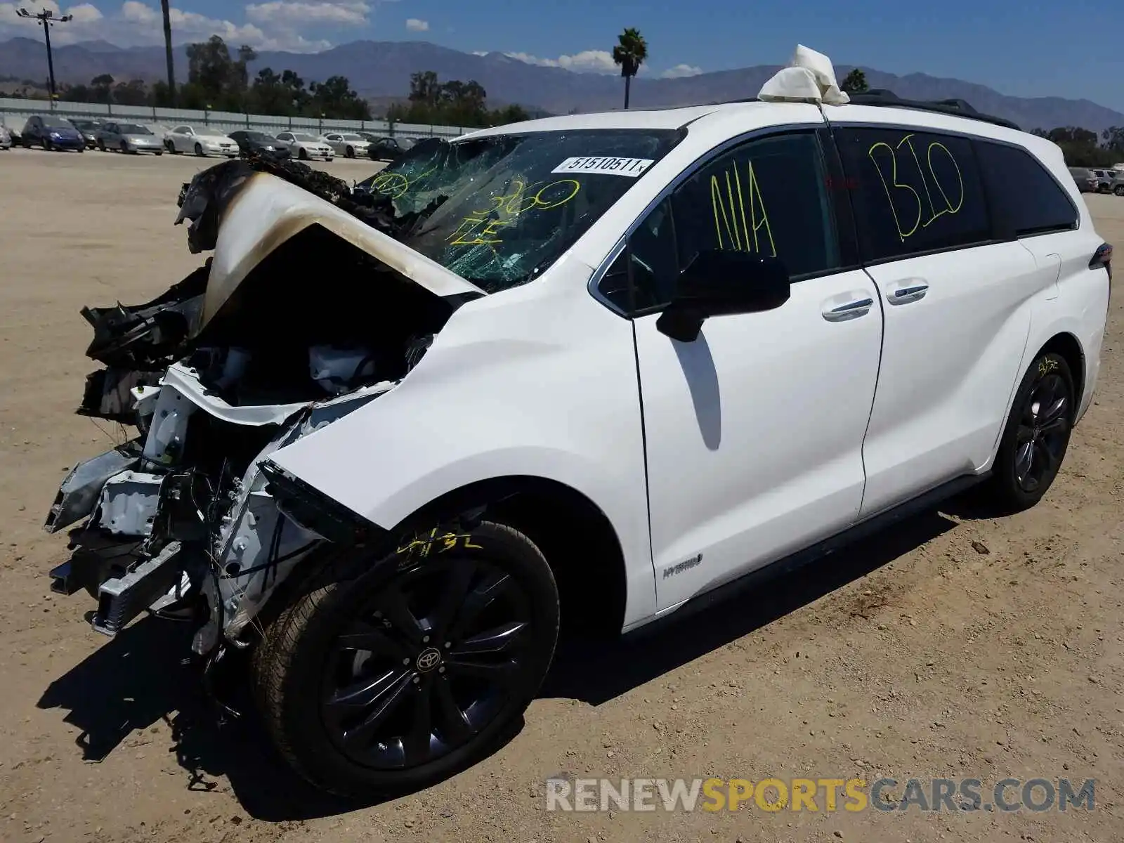 2 Photograph of a damaged car 5TDDRKEC3MS037035 TOYOTA SIENNA 2021