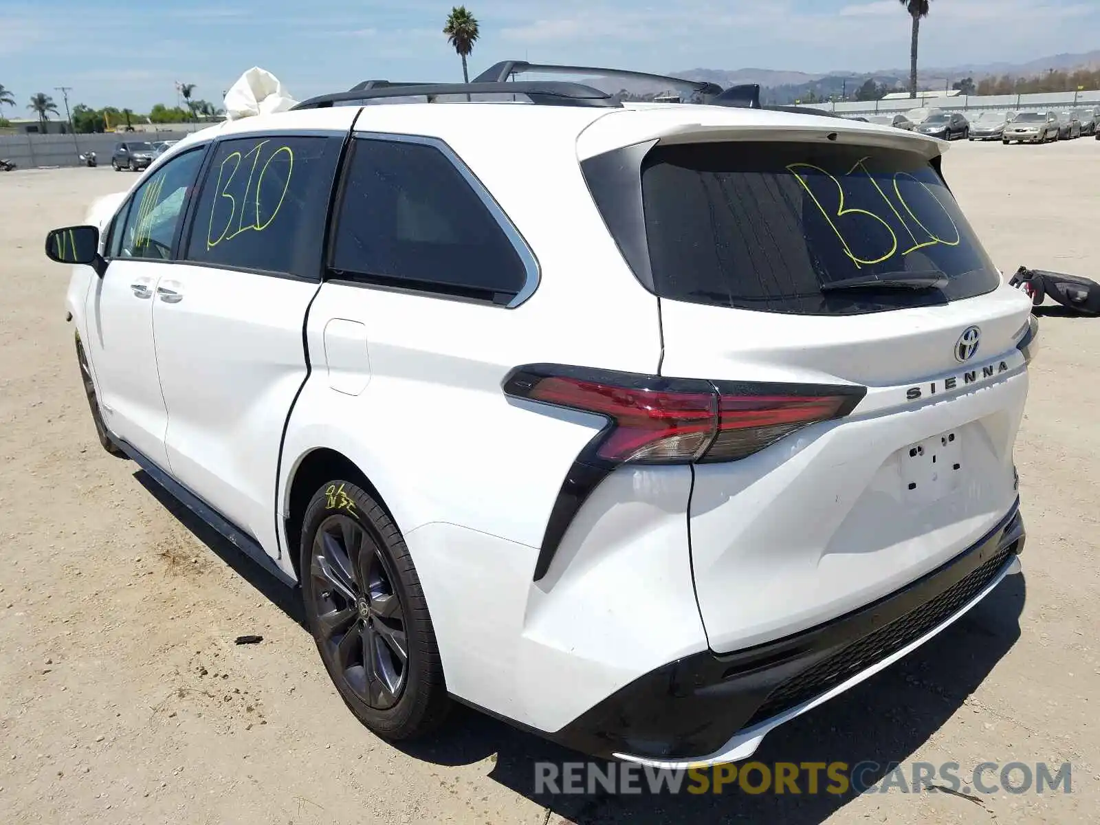 3 Photograph of a damaged car 5TDDRKEC3MS037035 TOYOTA SIENNA 2021