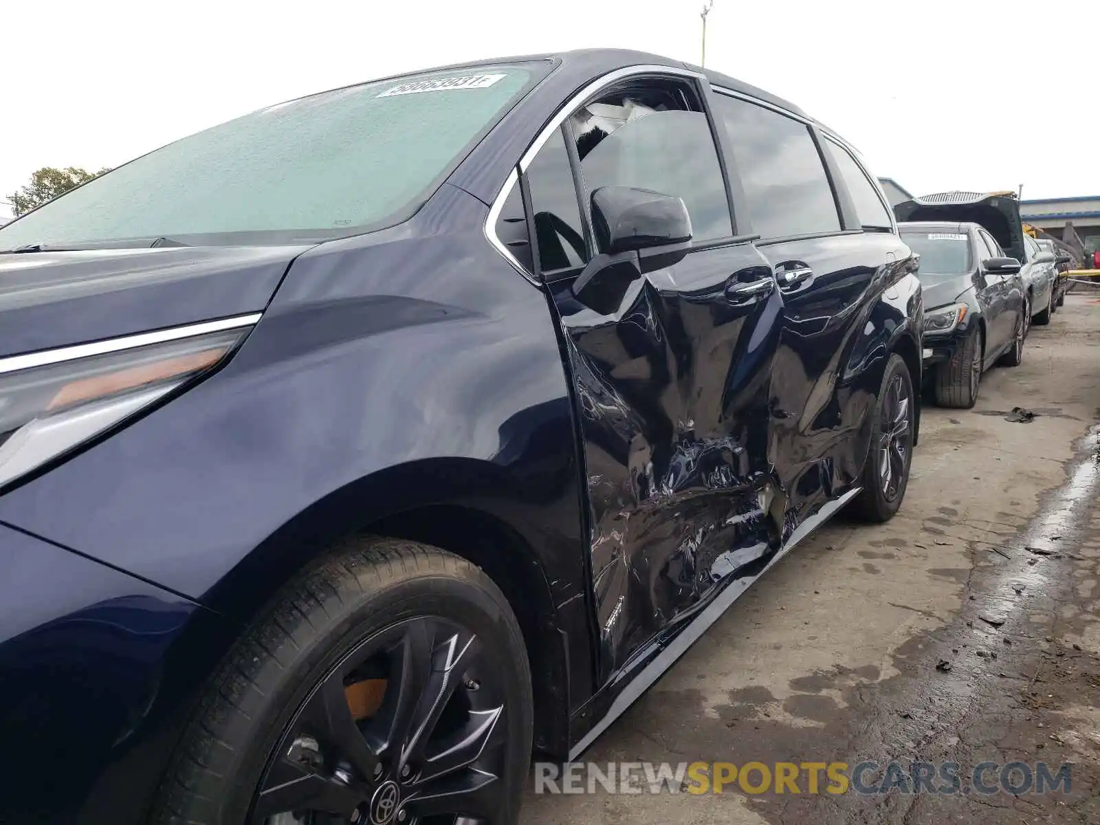 9 Photograph of a damaged car 5TDDRKEC3MS069662 TOYOTA SIENNA 2021