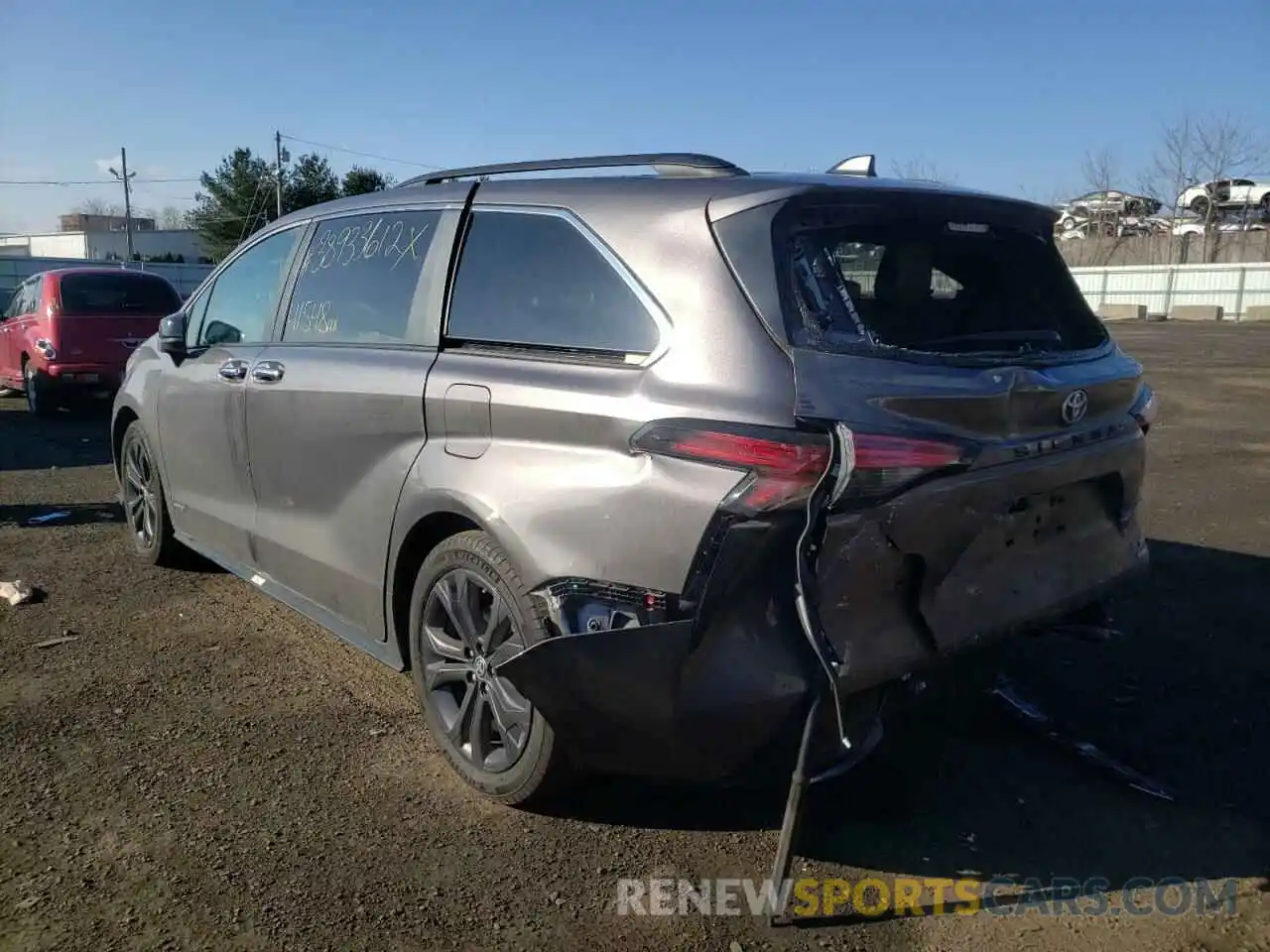 3 Photograph of a damaged car 5TDDRKEC4MS005226 TOYOTA SIENNA 2021