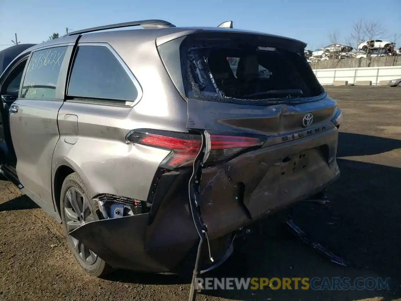 9 Photograph of a damaged car 5TDDRKEC4MS005226 TOYOTA SIENNA 2021