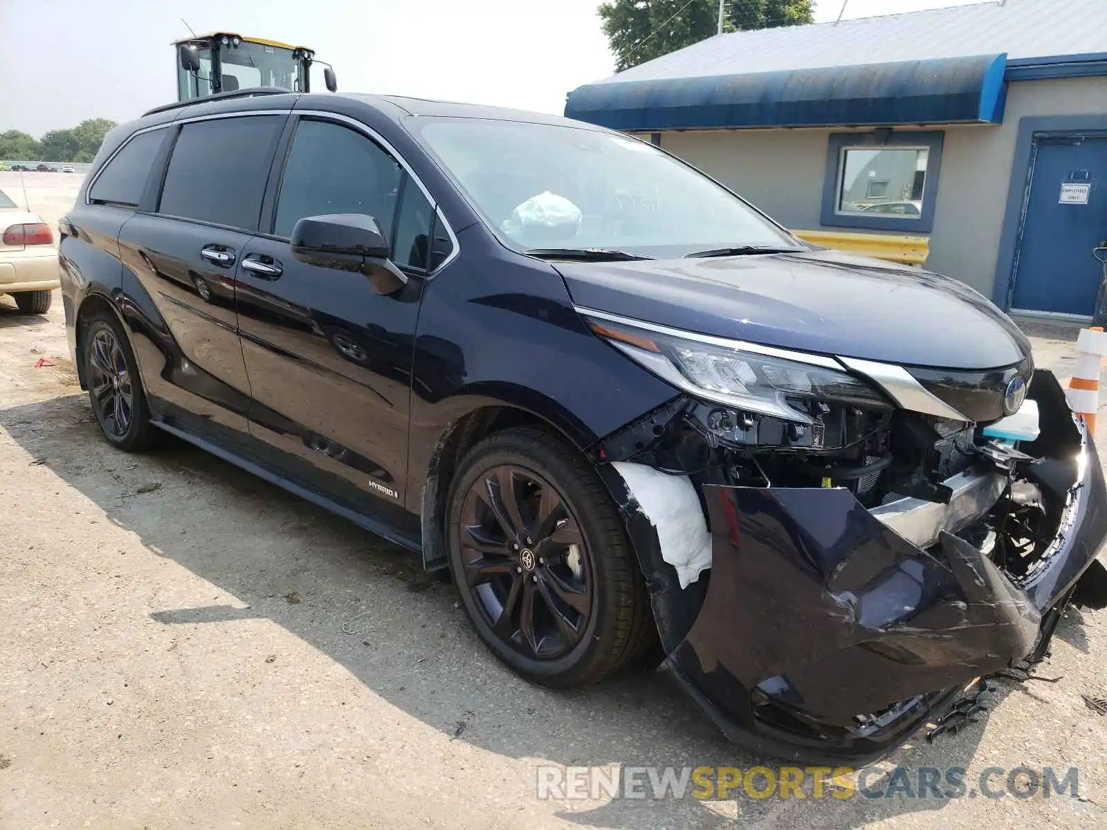 1 Photograph of a damaged car 5TDDRKEC4MS031681 TOYOTA SIENNA 2021