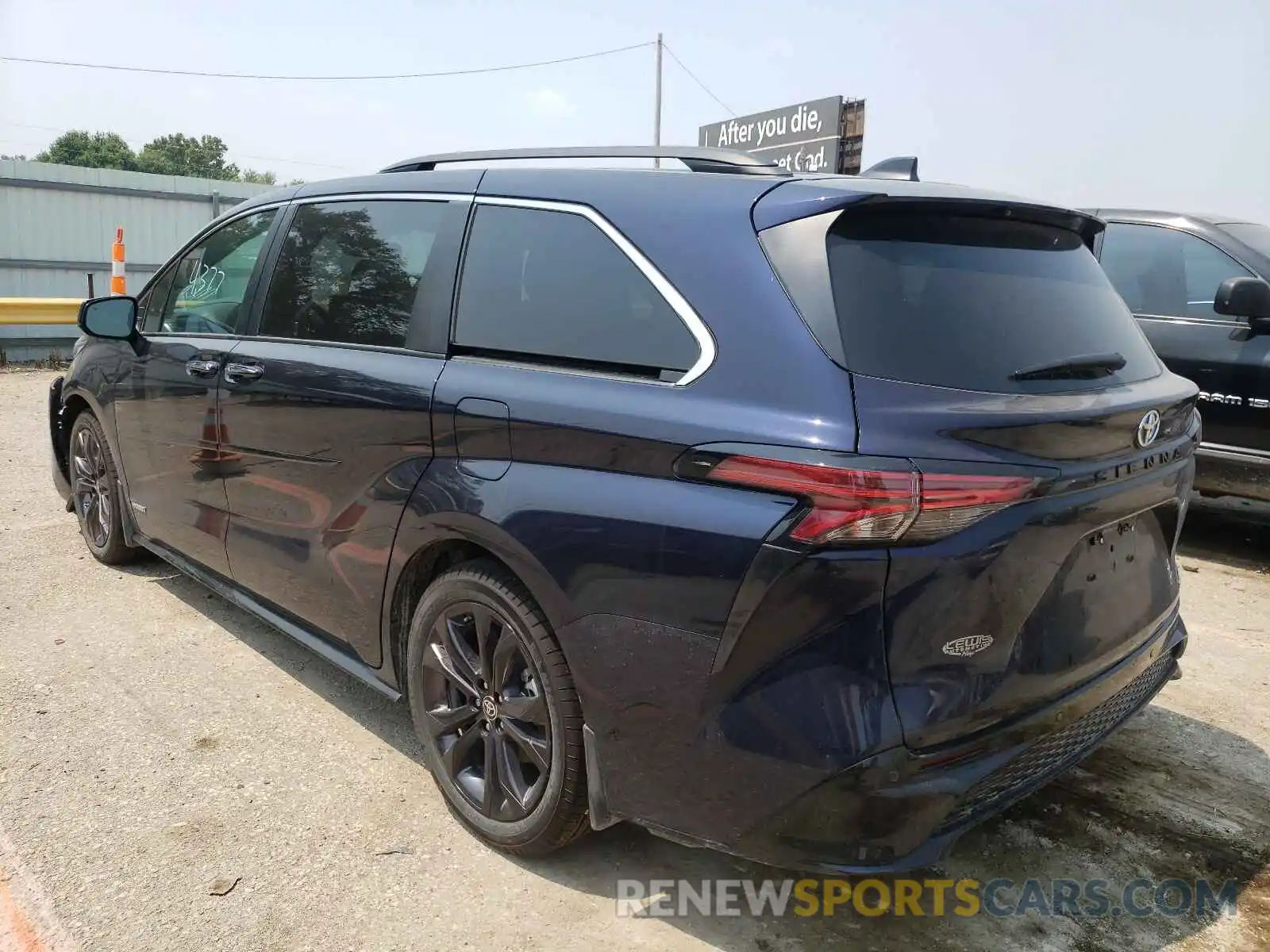 3 Фотография поврежденного автомобиля 5TDDRKEC4MS031681 TOYOTA SIENNA 2021