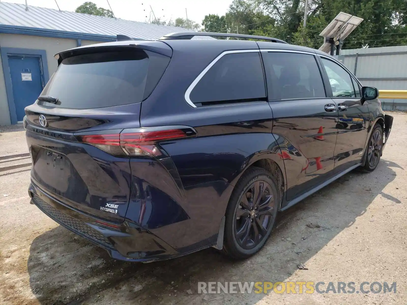 4 Photograph of a damaged car 5TDDRKEC4MS031681 TOYOTA SIENNA 2021