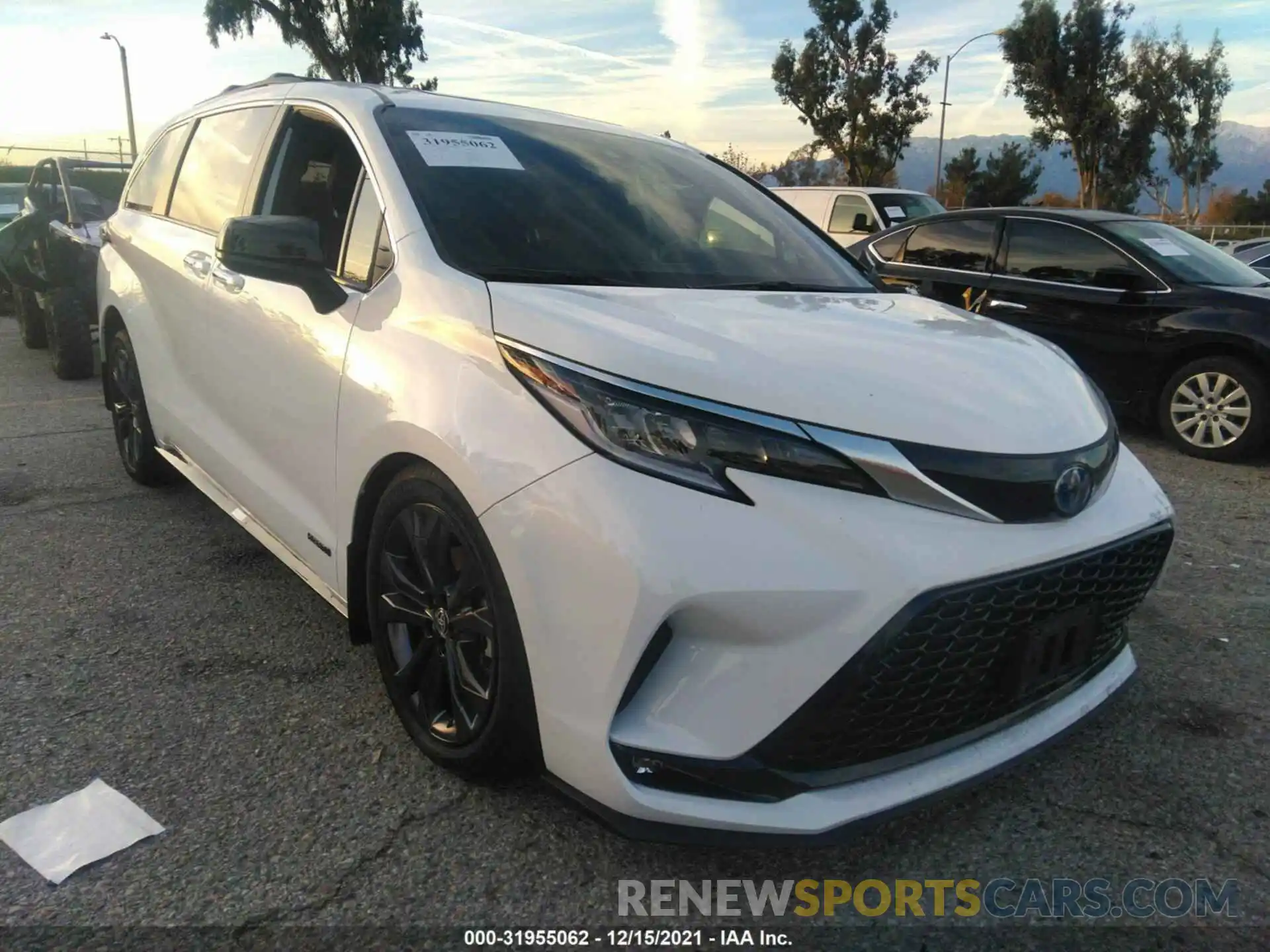 1 Photograph of a damaged car 5TDDRKEC4MS059013 TOYOTA SIENNA 2021