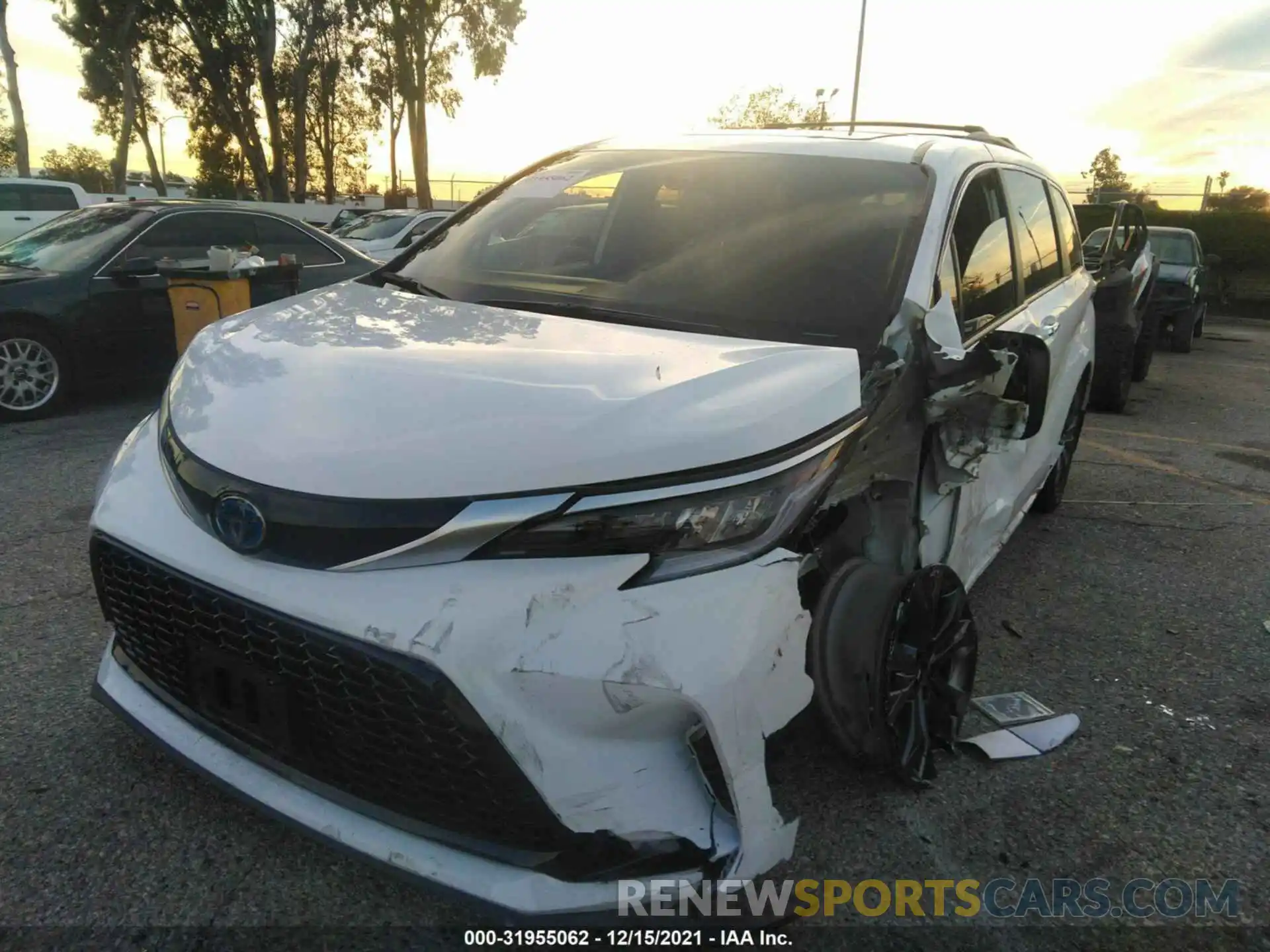 2 Photograph of a damaged car 5TDDRKEC4MS059013 TOYOTA SIENNA 2021