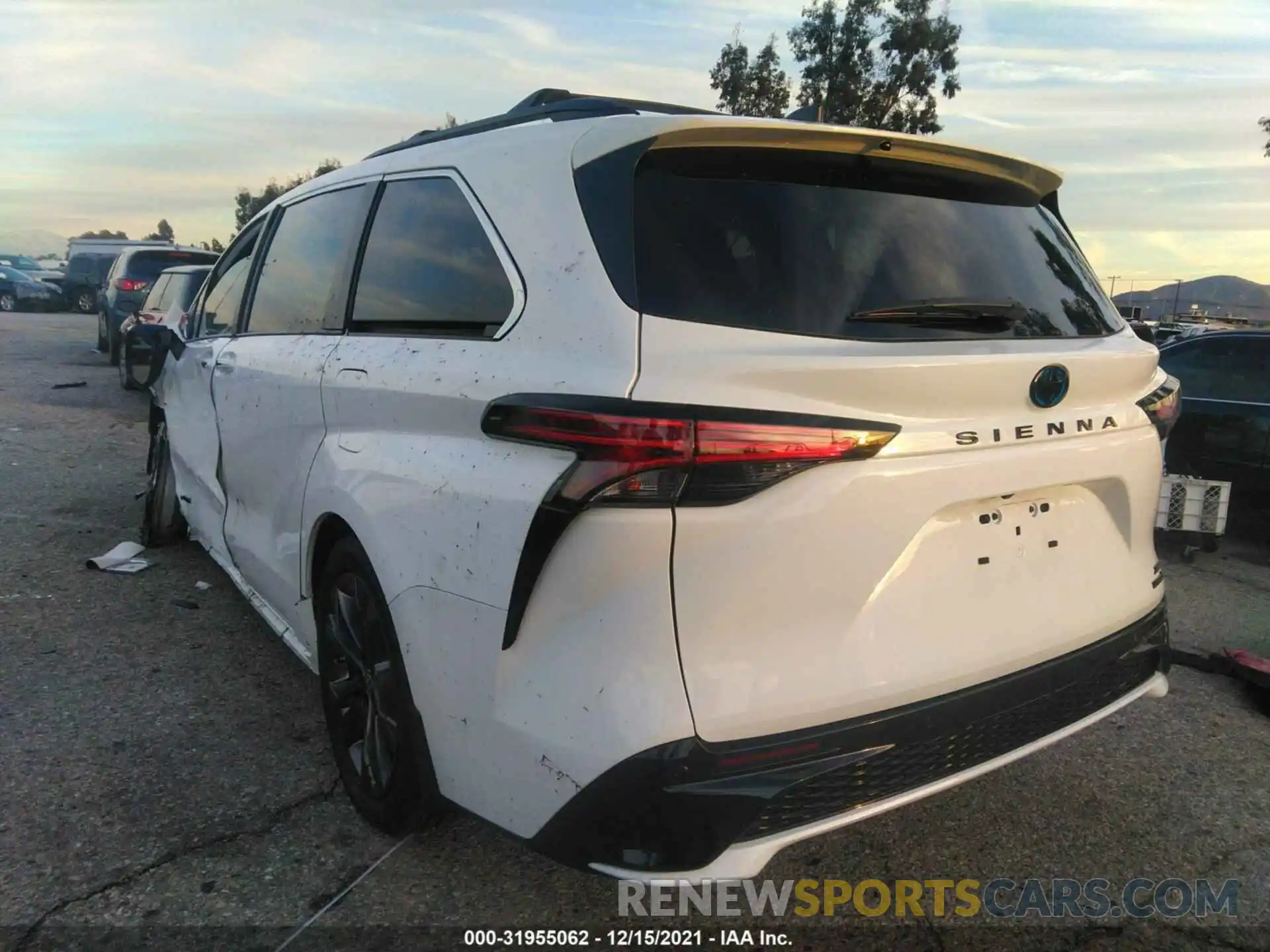 3 Photograph of a damaged car 5TDDRKEC4MS059013 TOYOTA SIENNA 2021