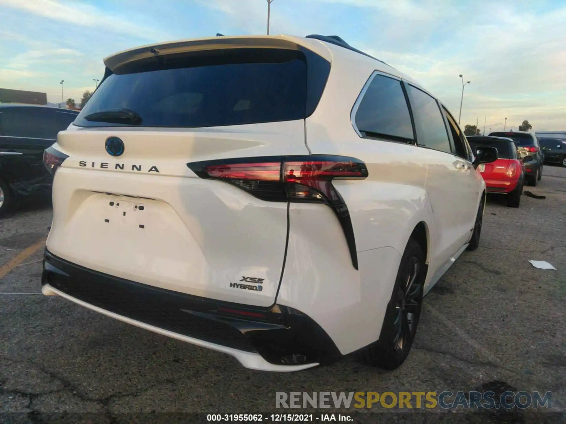 4 Photograph of a damaged car 5TDDRKEC4MS059013 TOYOTA SIENNA 2021