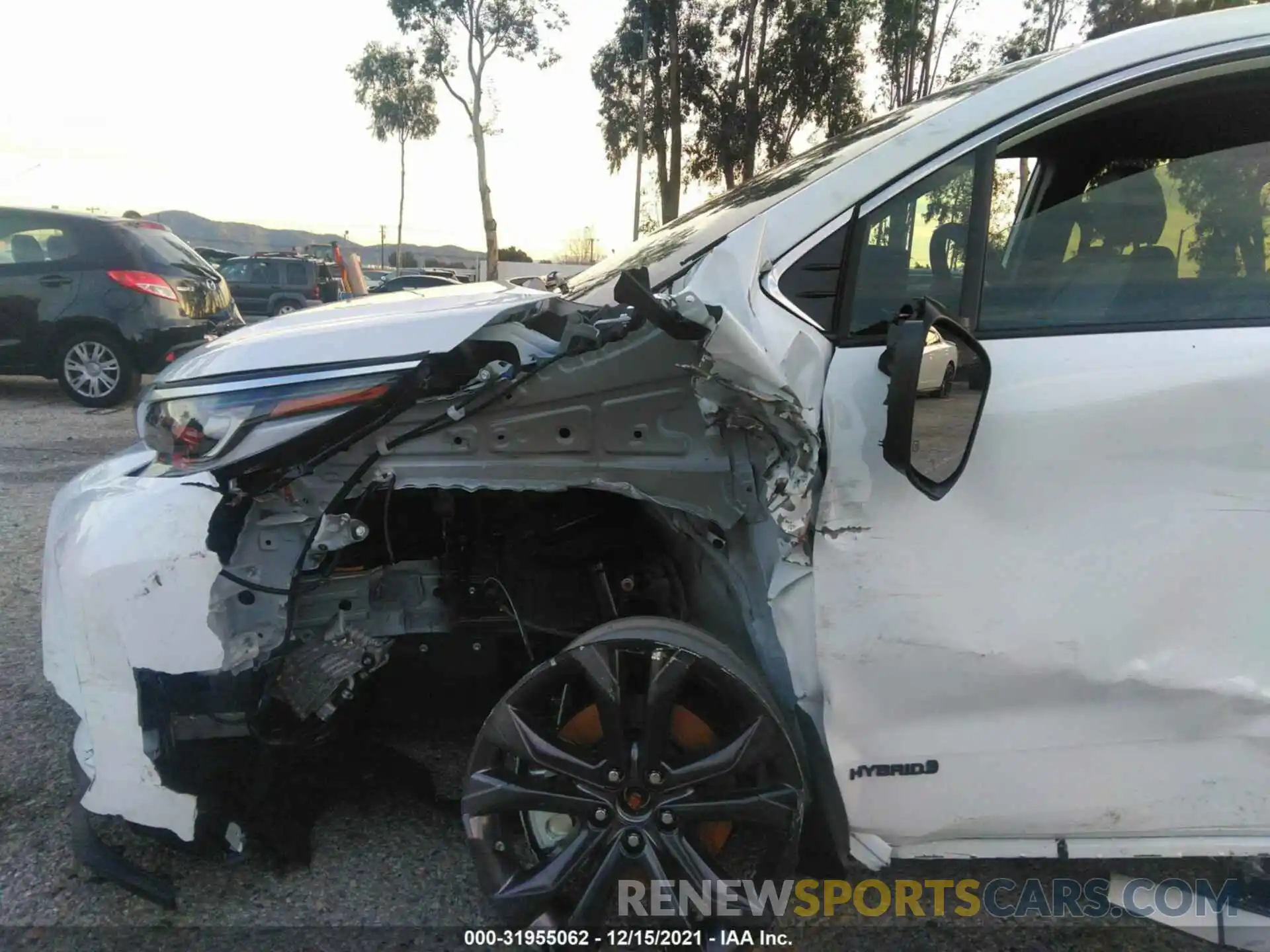 6 Photograph of a damaged car 5TDDRKEC4MS059013 TOYOTA SIENNA 2021