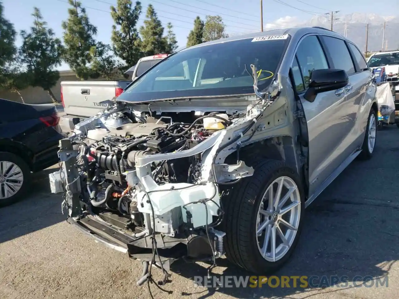 2 Photograph of a damaged car 5TDDRKEC5MS008829 TOYOTA SIENNA 2021