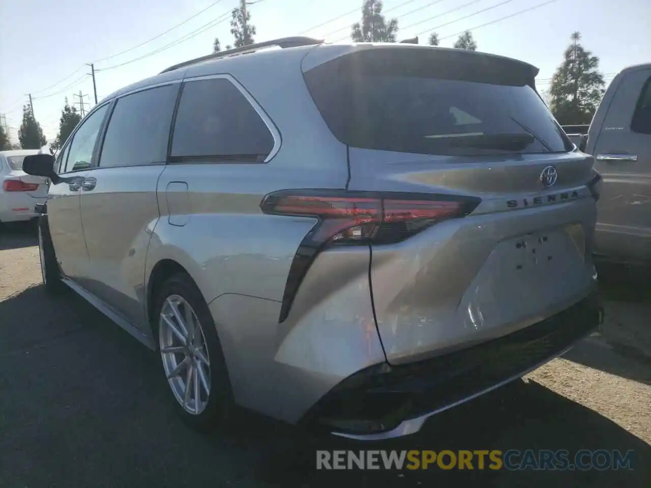 3 Photograph of a damaged car 5TDDRKEC5MS008829 TOYOTA SIENNA 2021