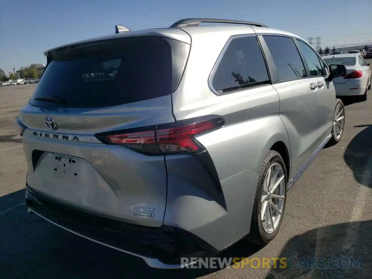 4 Photograph of a damaged car 5TDDRKEC5MS008829 TOYOTA SIENNA 2021