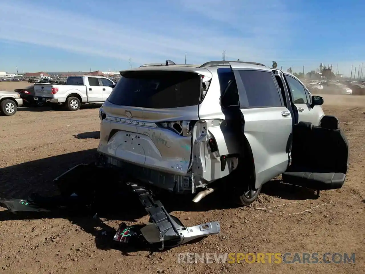 4 Photograph of a damaged car 5TDDRKEC5MS059943 TOYOTA SIENNA 2021