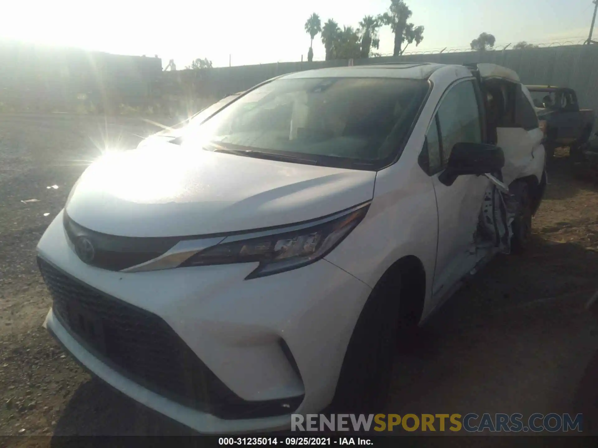 2 Photograph of a damaged car 5TDDRKEC7MS003888 TOYOTA SIENNA 2021