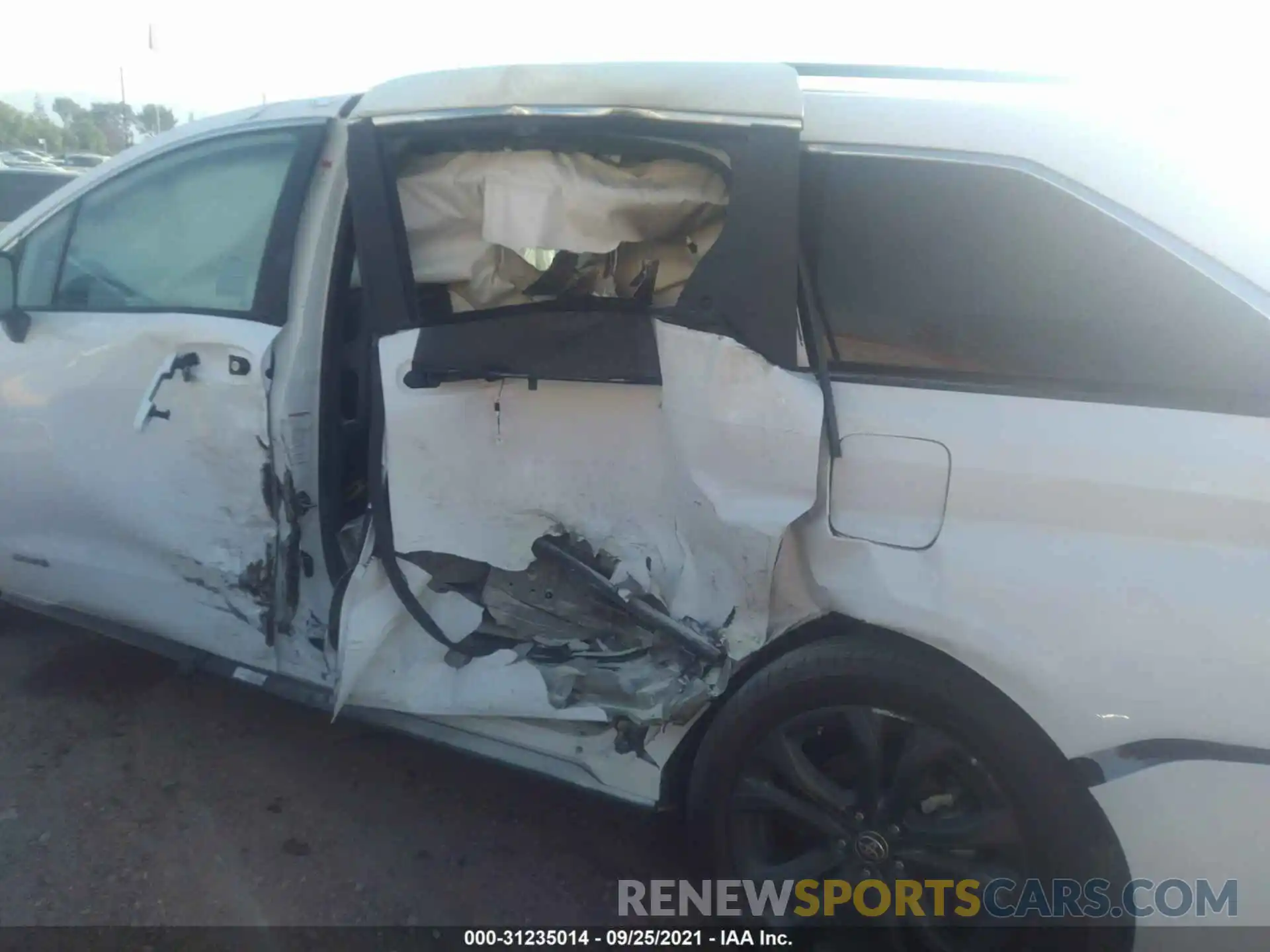 6 Photograph of a damaged car 5TDDRKEC7MS003888 TOYOTA SIENNA 2021