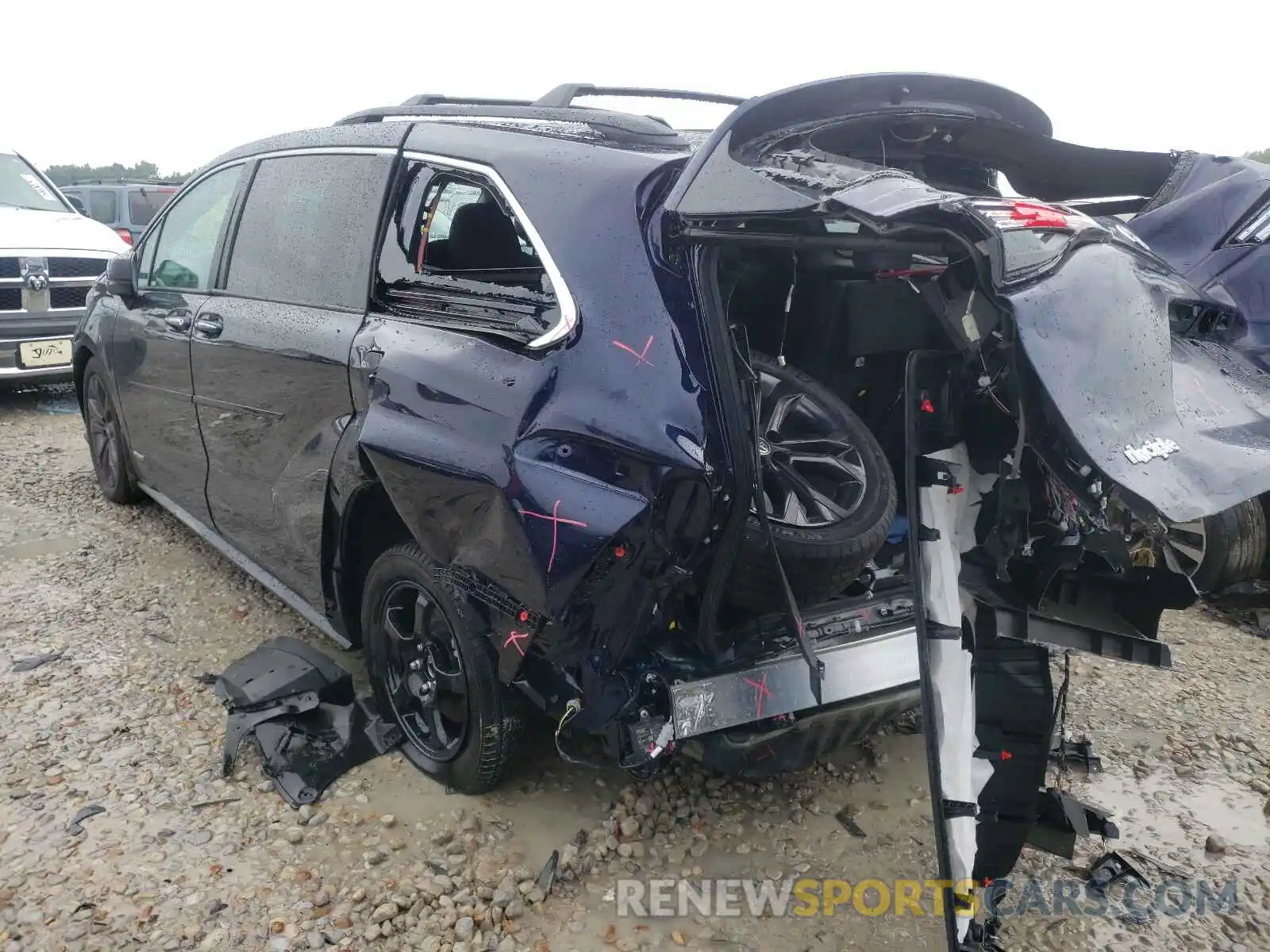 3 Photograph of a damaged car 5TDDRKEC7MS035076 TOYOTA SIENNA 2021