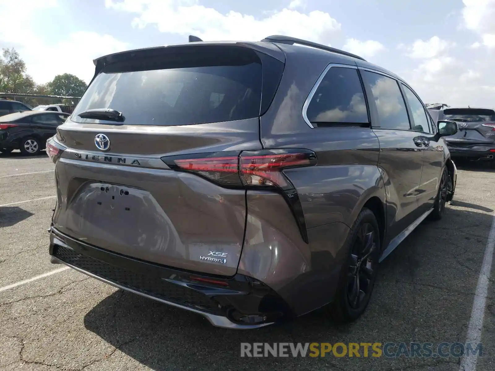 4 Photograph of a damaged car 5TDDRKEC8MS007478 TOYOTA SIENNA 2021