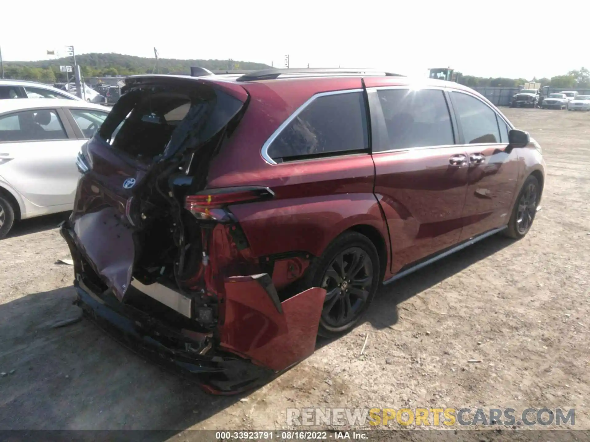 4 Photograph of a damaged car 5TDDRKEC8MS039573 TOYOTA SIENNA 2021