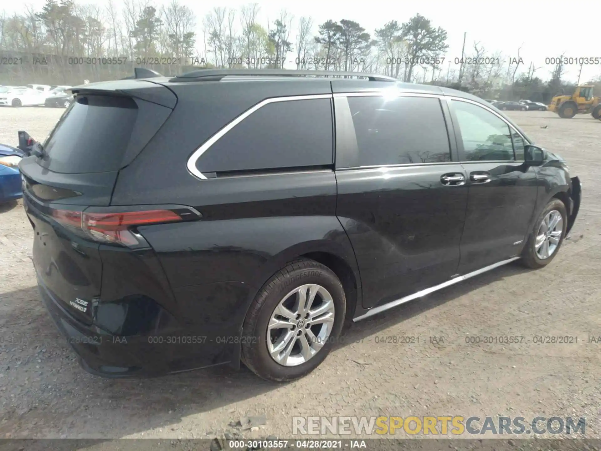 4 Photograph of a damaged car 5TDDSKFC0MS003914 TOYOTA SIENNA 2021