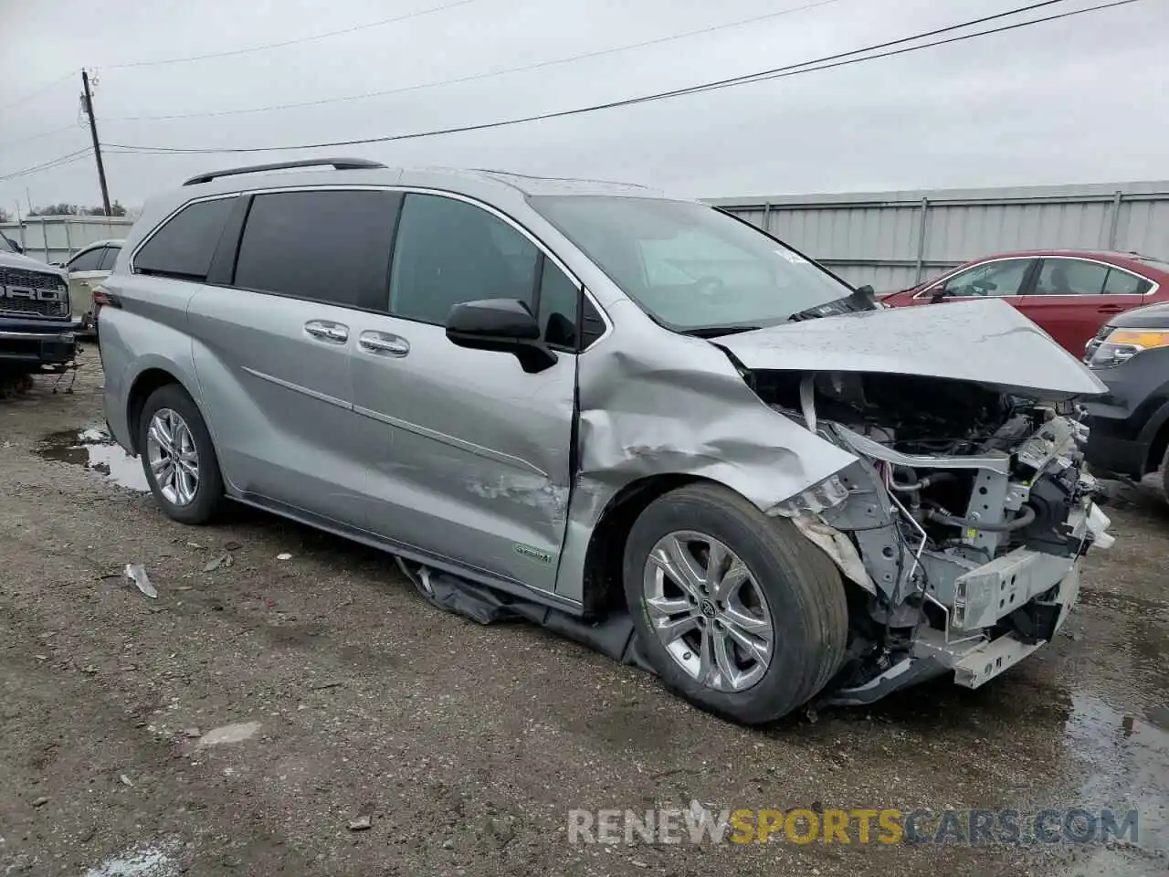 4 Photograph of a damaged car 5TDDSKFC1MS004067 TOYOTA SIENNA 2021