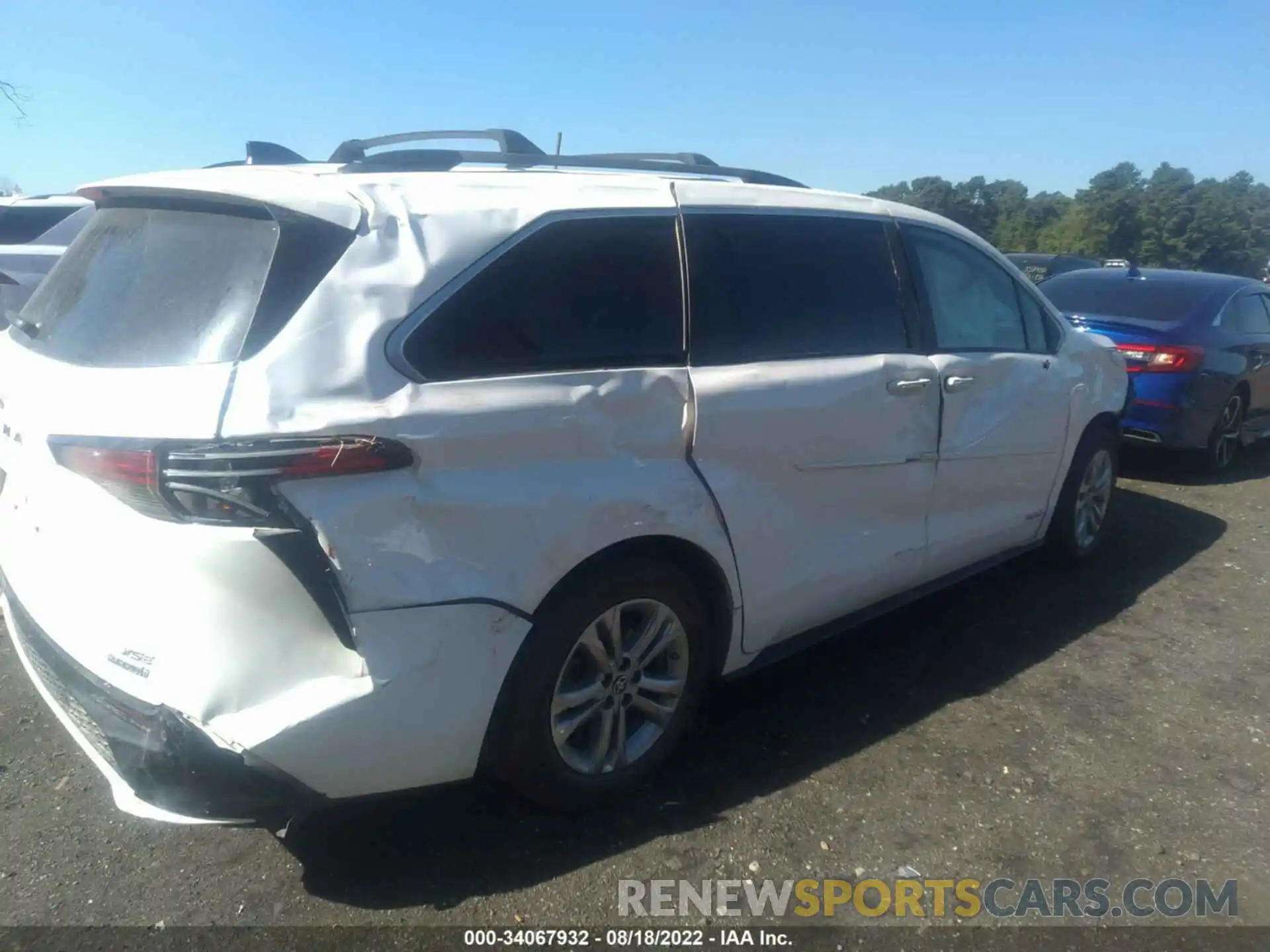 4 Photograph of a damaged car 5TDDSKFC2MS007639 TOYOTA SIENNA 2021