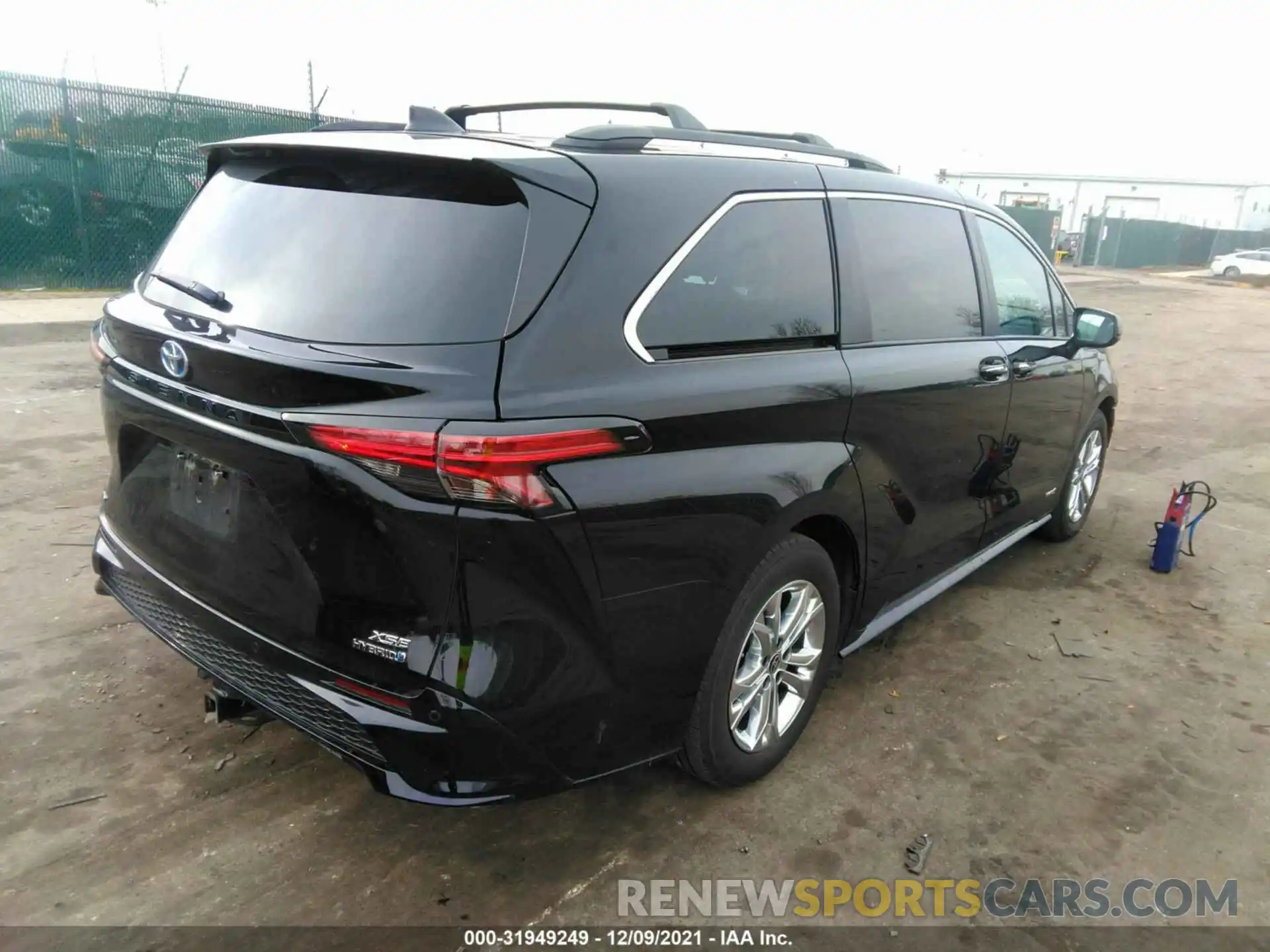 4 Photograph of a damaged car 5TDDSKFC4MS009456 TOYOTA SIENNA 2021