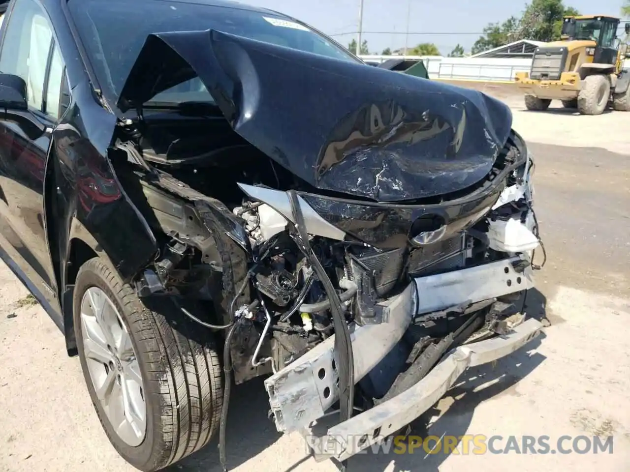 9 Photograph of a damaged car 5TDERKEC3MS038819 TOYOTA SIENNA 2021