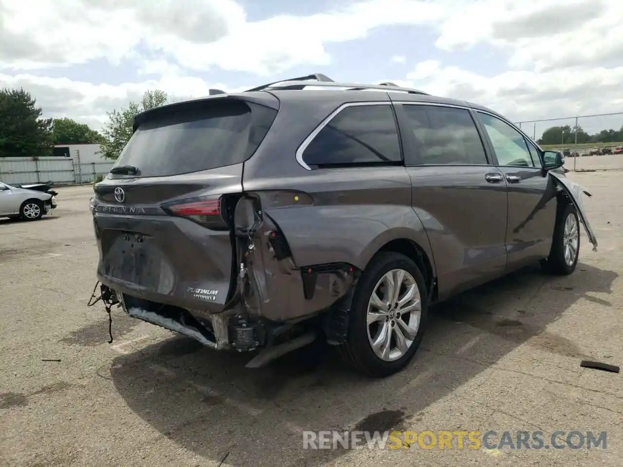 4 Photograph of a damaged car 5TDERKEC6MS012926 TOYOTA SIENNA 2021