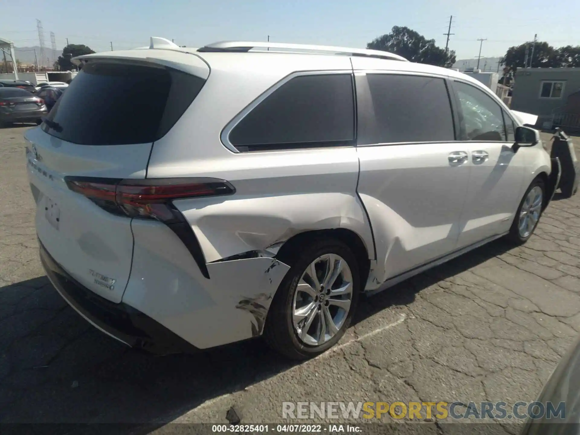 4 Photograph of a damaged car 5TDERKEC6MS027796 TOYOTA SIENNA 2021