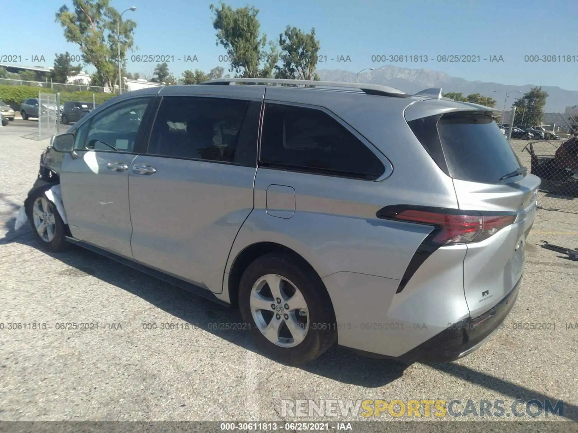 3 Photograph of a damaged car 5TDERKEC8MS027931 TOYOTA SIENNA 2021