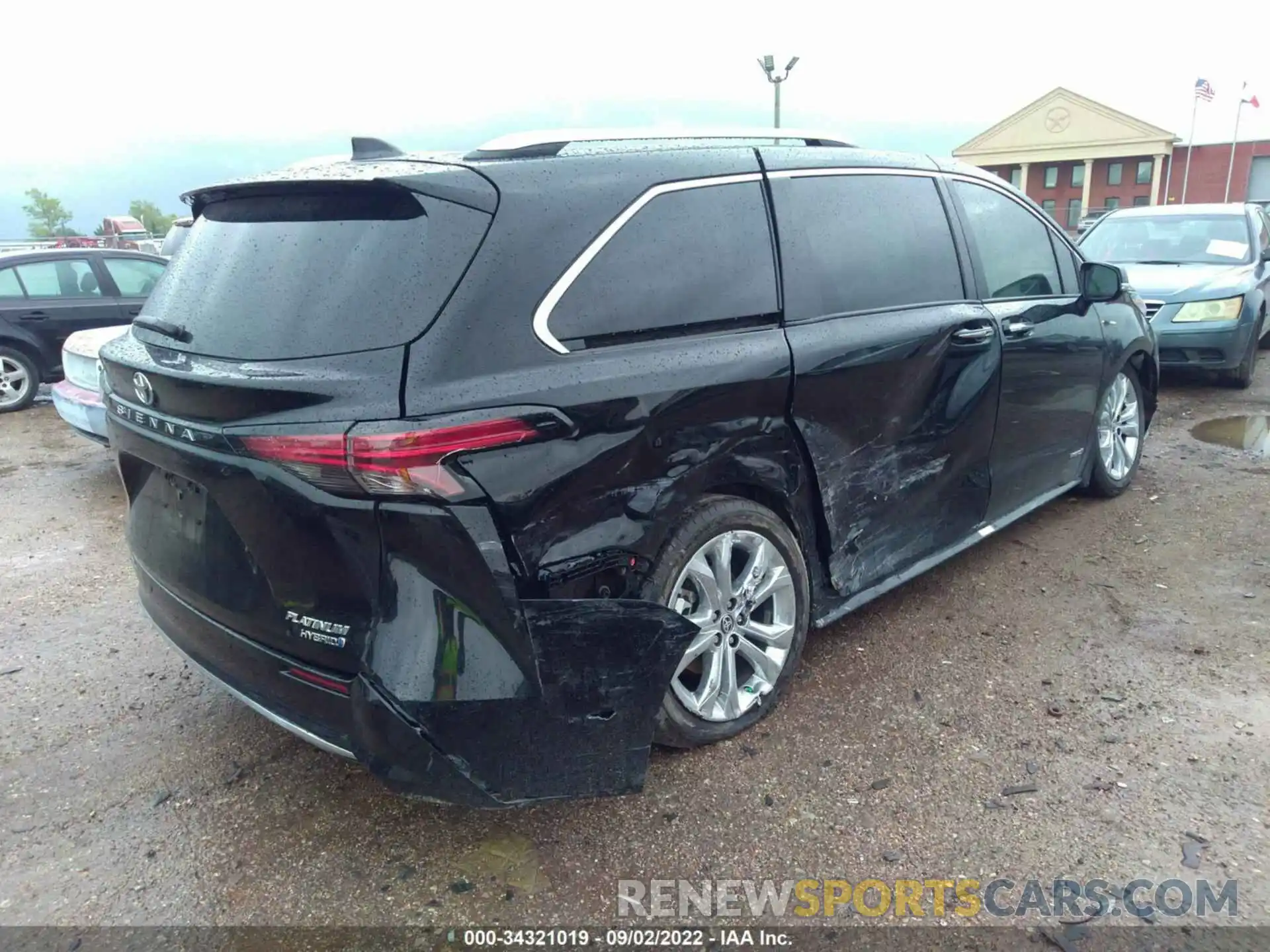 4 Photograph of a damaged car 5TDERKEC8MS061903 TOYOTA SIENNA 2021