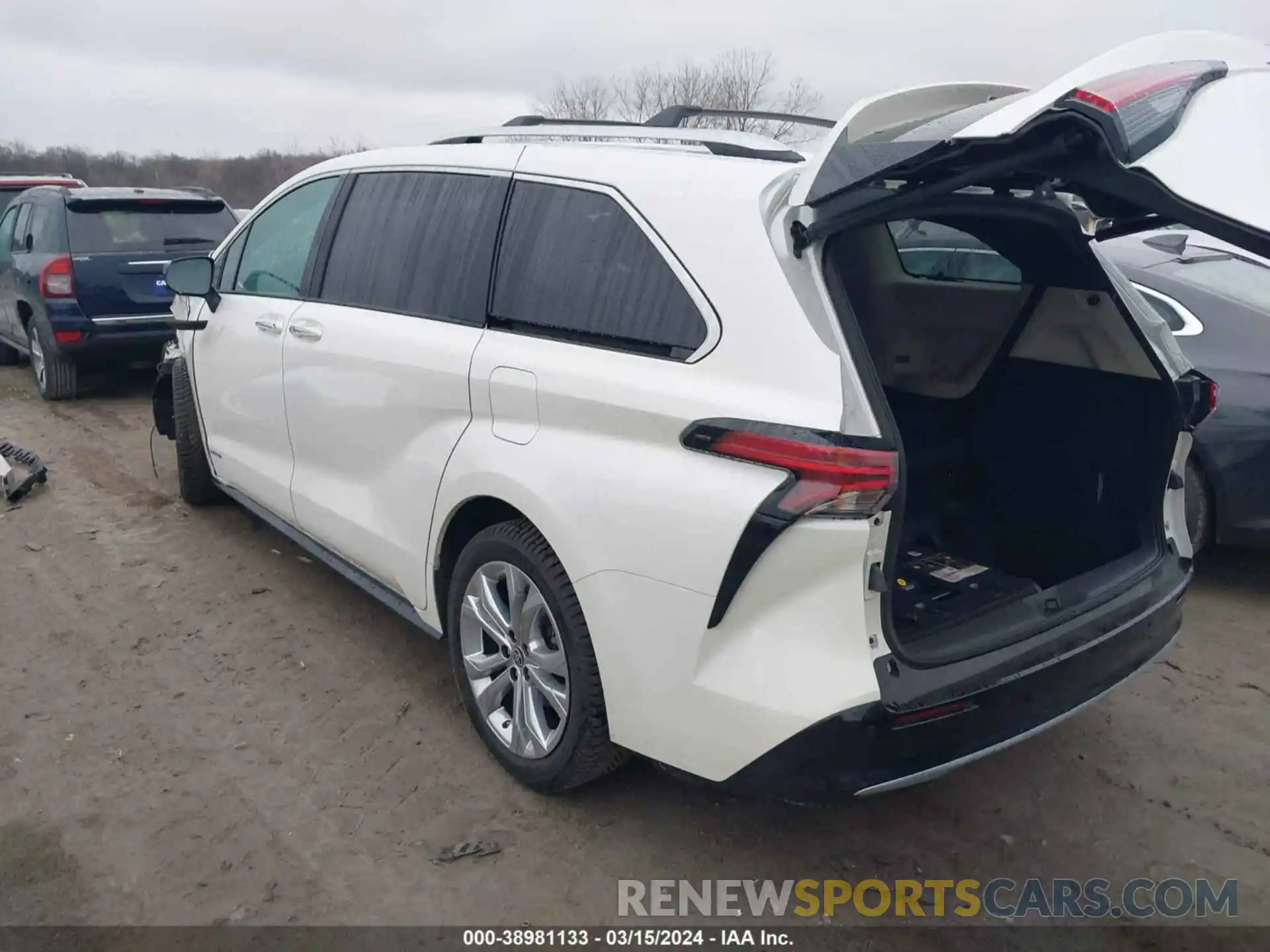 3 Photograph of a damaged car 5TDERKEC9MS030465 TOYOTA SIENNA 2021