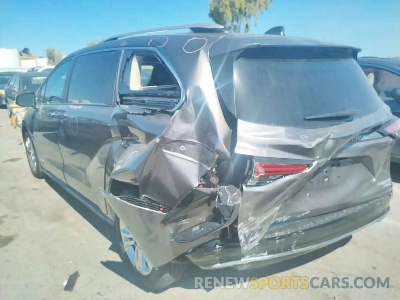 3 Photograph of a damaged car 5TDESKFC6MS003078 TOYOTA SIENNA 2021