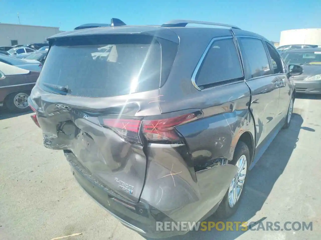 4 Photograph of a damaged car 5TDESKFC6MS003078 TOYOTA SIENNA 2021